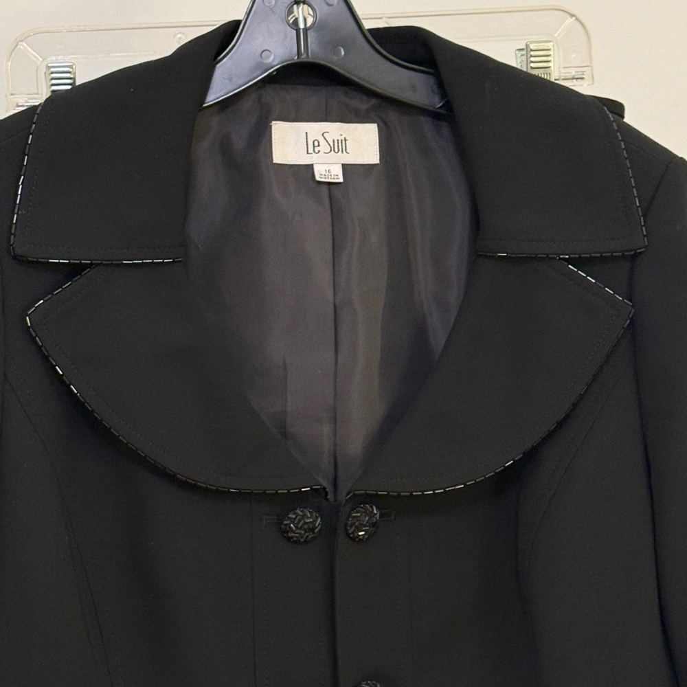 Le Suit Women's Black Skirt Suit